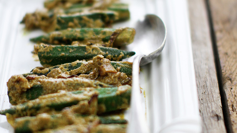Stuffed Okra in a Yoghurt Sauce